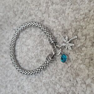 Stretch band palm tree bracelet with blue gem